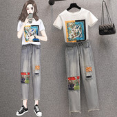 Ležeran ženski set majice s aplikacijom i dugih traperica