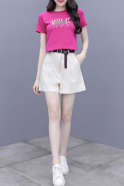 Moderan ljetni set za žene - majica s printom i kratke hlače