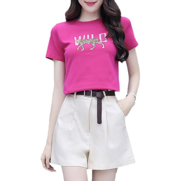 Moderan ljetni set za žene - majica s printom i kratke hlače