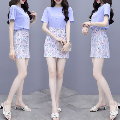 Moderan ženski dvodijelni komplet sa bluzom i suknjom