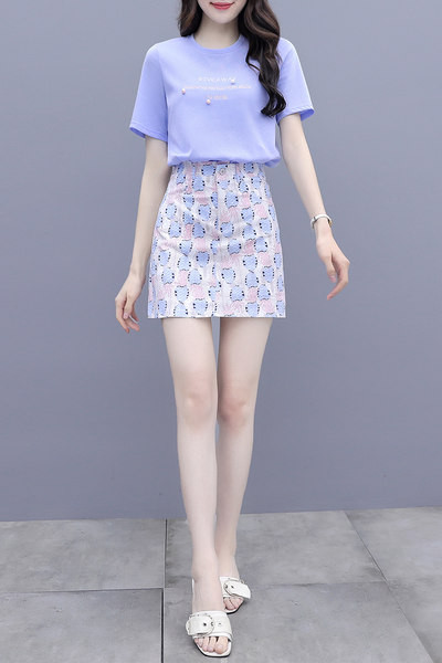 Moderan ženski dvodijelni komplet sa bluzom i suknjom