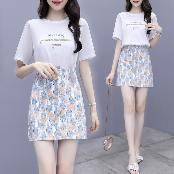 Moderan ženski dvodijelni komplet sa bluzom i suknjom