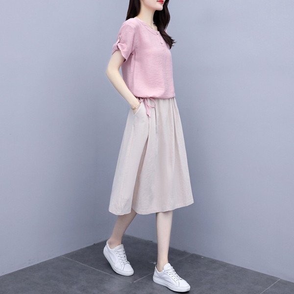 Novi model ženskog kompleta bluza i suknja