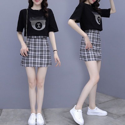 Elegantan ženski komplet s aplikacijom - crna i bordo boja