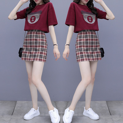 Elegantan ženski komplet s aplikacijom - crna i bordo boja