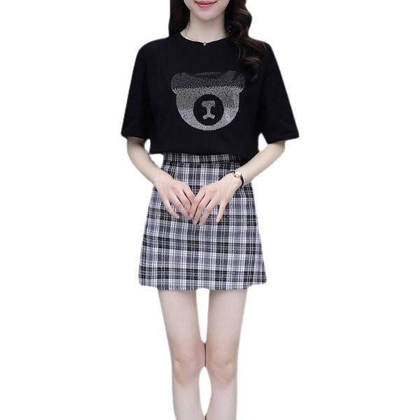 Elegantan ženski komplet s aplikacijom - crna i bordo boja