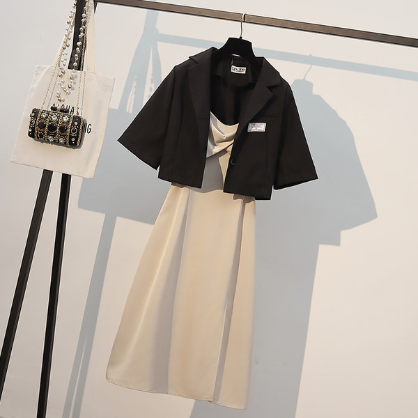 Komplet ženske haljine na tanke naramenice i kratke jakne