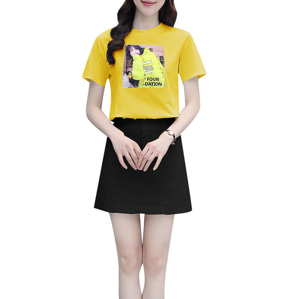 Sieviešu ikdienas komplekts ar aplikāciju un īsām piedurknēm