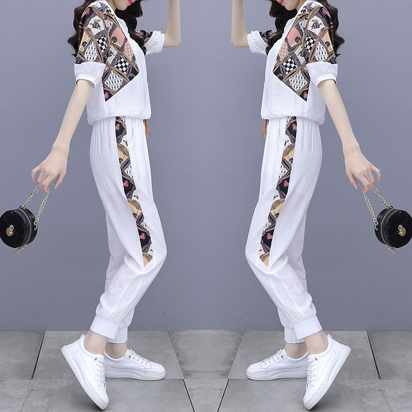 Moderan ženski set u boji s kravatama