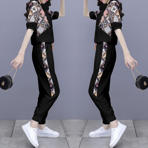 Moderan ženski set u boji s kravatama