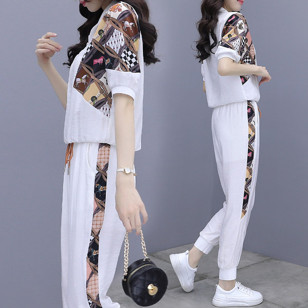 Moderan ženski set u boji s kravatama