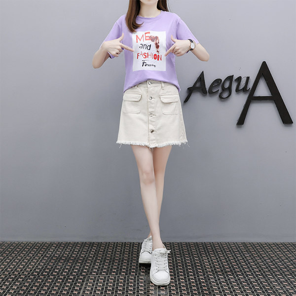 Jauna modeļa sieviešu komplekts ar aplikāciju un pogām