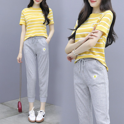 Dnevni set majice i sportskih hlača s aplikacijom tratinčice