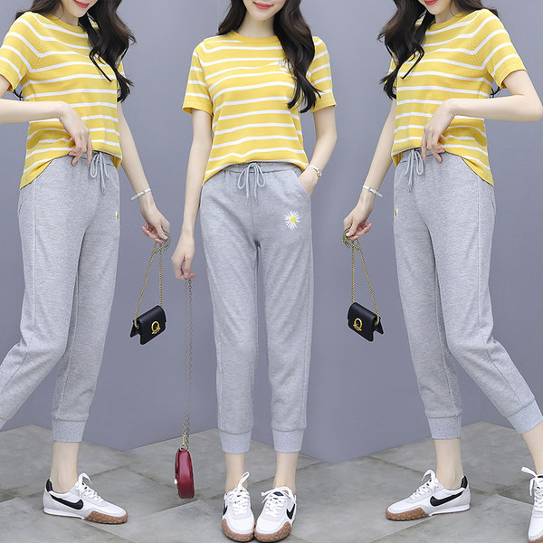 Dnevni set majice i sportskih hlača s aplikacijom tratinčice