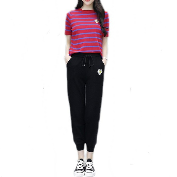 Dnevni set majice i sportskih hlača s aplikacijom tratinčice