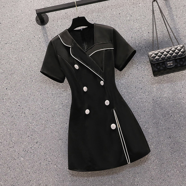 Crni set sakoa i suknje