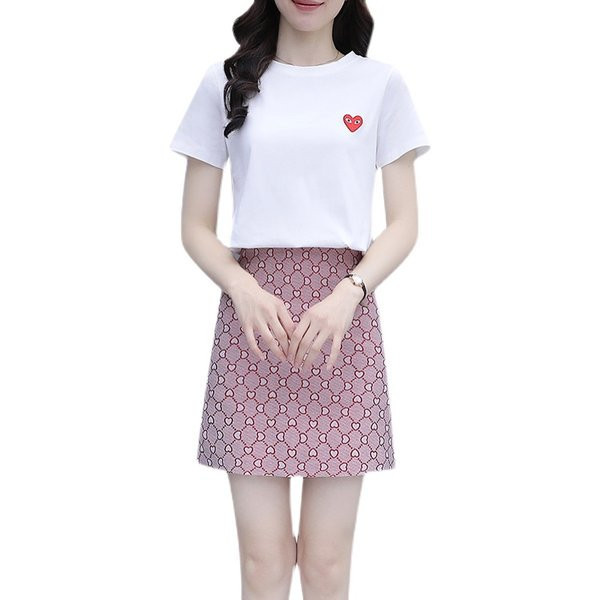 Sieviešu komplekts no divām daļām ar aplikāciju - blūze un svārki