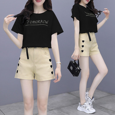 Novi model zenskog kompleta sa natpisima i pojasom