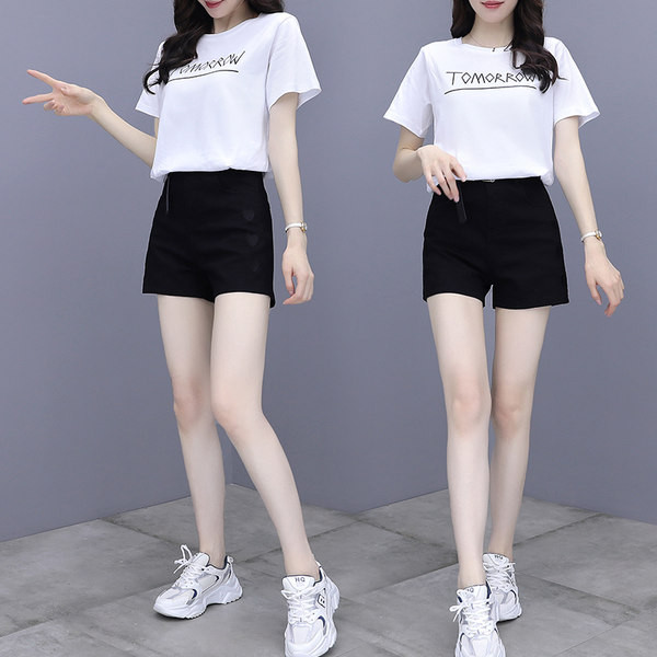 Novi model zenskog kompleta sa natpisima i pojasom