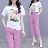 Ženska majica s printom u boji i duge hlače