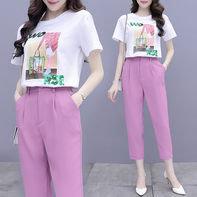 Ženska majica s printom u boji i duge hlače