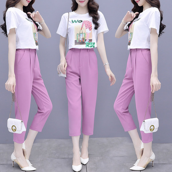 Ženska majica s printom u boji i duge hlače