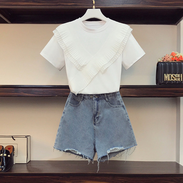 Komplet ženske bluze s kovrčama i kratkih traperica