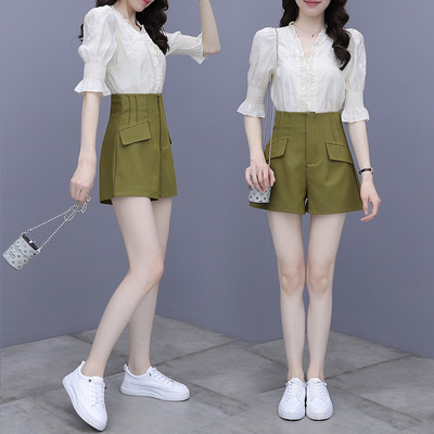 Moderan ženski komplet - košulja sa špic izrezom i hlače visokog struka