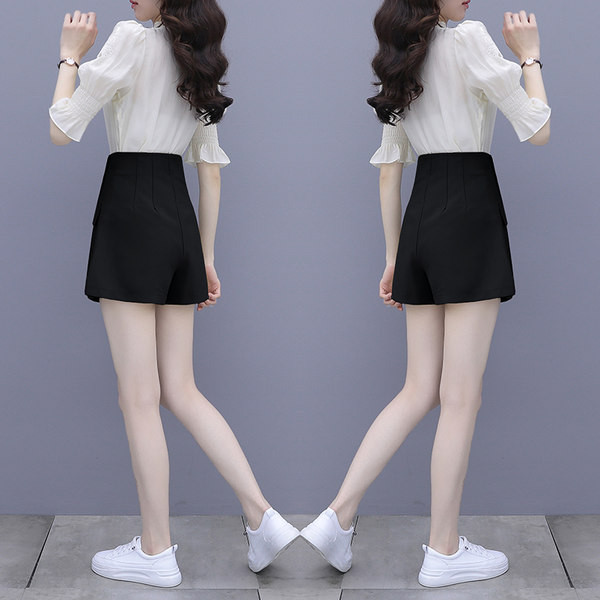 Moderan ženski komplet - košulja sa špic izrezom i hlače visokog struka