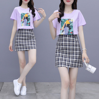 Ženski komplet s aplikacijom u boji i kariranom suknjom