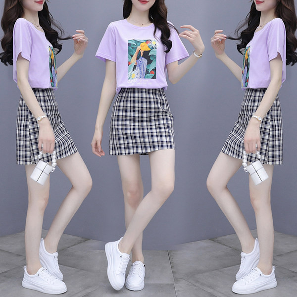 Ženski komplet s aplikacijom u boji i kariranom suknjom