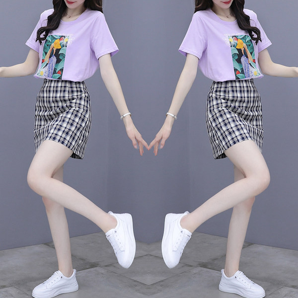 Ženski komplet s aplikacijom u boji i kariranom suknjom