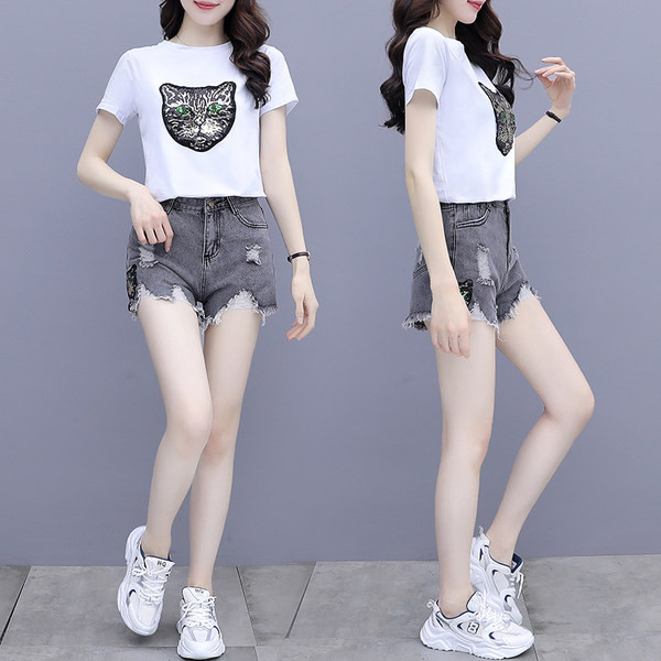 Ženski komplet iz dva dijela - kratke traperice i majica