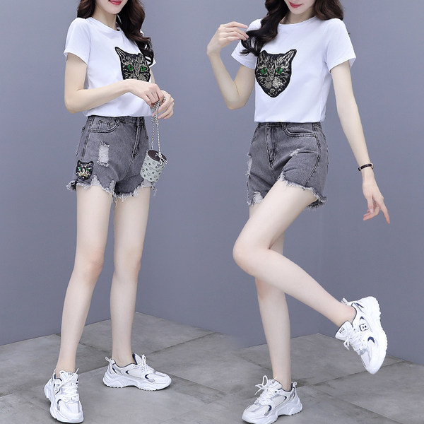 Ženski komplet iz dva dijela - kratke traperice i majica