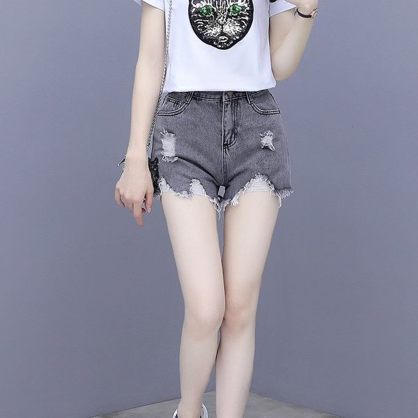 Ženski komplet iz dva dijela - kratke traperice i majica