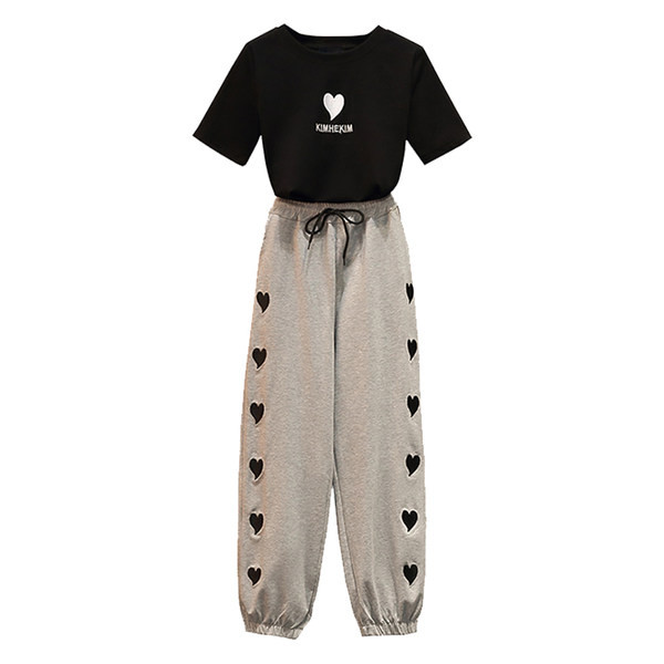 Dnevni ženski set sa izvezenim srcima