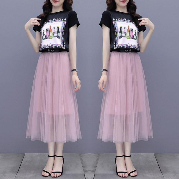 Ženski moderan set sa šarenim aplikacijama i pečatanom suknjom