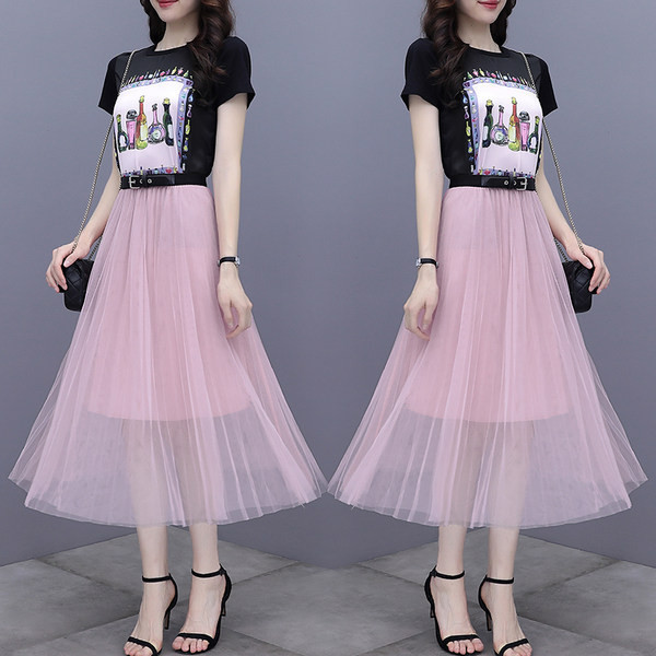 Ženski moderan set sa šarenim aplikacijama i pečatanom suknjom