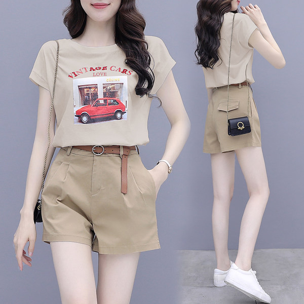 Novi ljetni komplet - majica s printom u boji i hlače