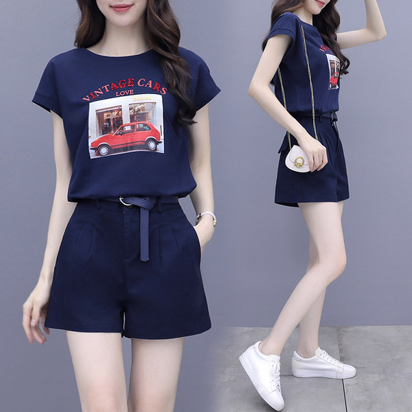 Novi ljetni komplet - majica s printom u boji i hlače