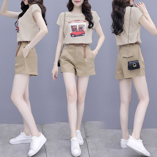 Novi ljetni komplet - majica s printom u boji i hlače