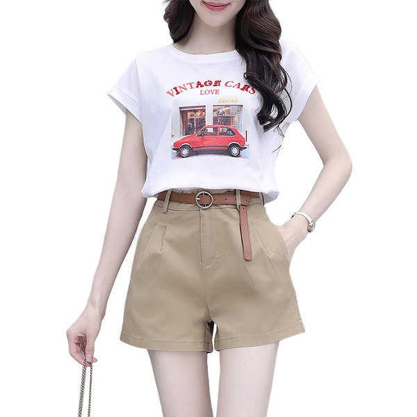 Novi ljetni komplet - majica s printom u boji i hlače