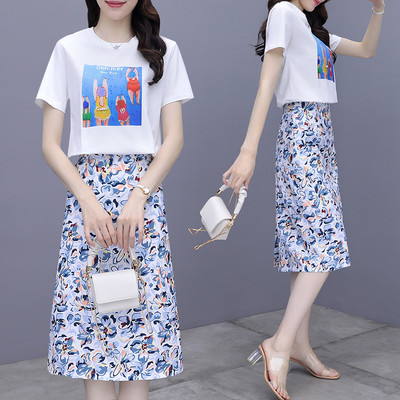 Novi model ženskog kompleta sa uzorkom u boji i ovalnim izrezom