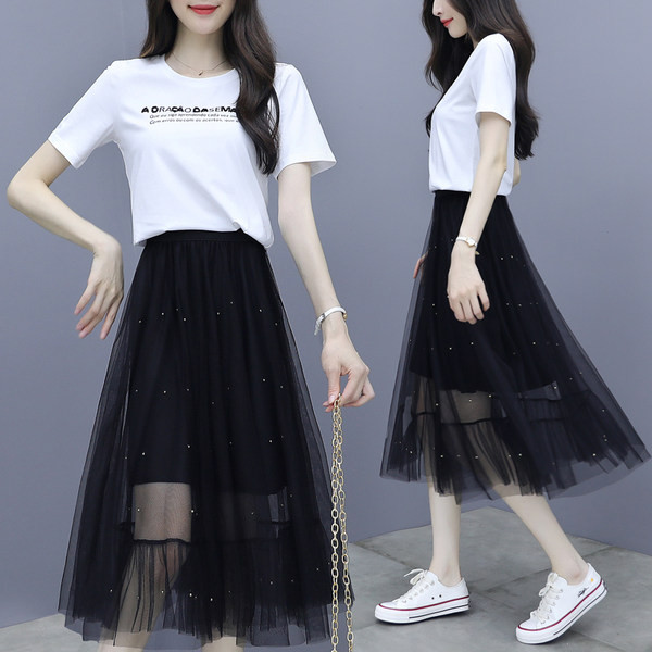 Ženski komplet iz dva dijela-suknja sa perlama i majica