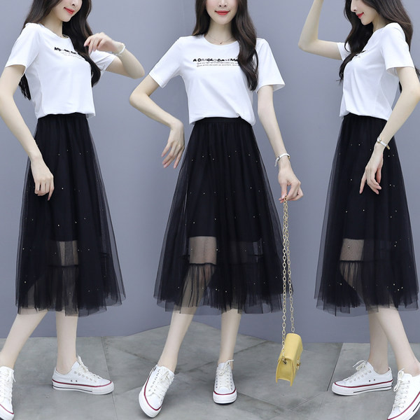 Ženski komplet iz dva dijela-suknja sa perlama i majica