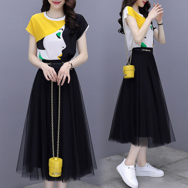 Novi model ljetnog kompleta - majica i suknja od tila