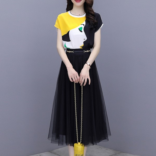 Novi model ljetnog kompleta - majica i suknja od tila