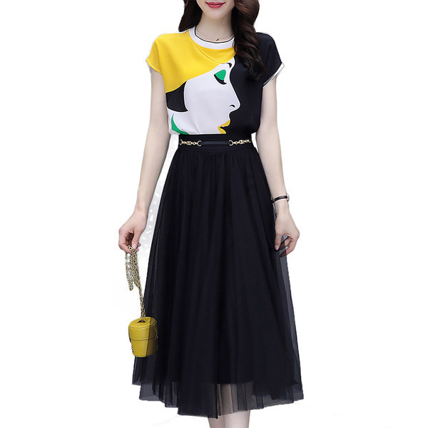 Novi model ljetnog kompleta - majica i suknja od tila