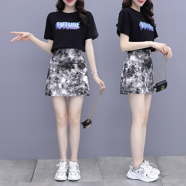 Ženski moderan komplet sa natpisom i suknjom visokog struka