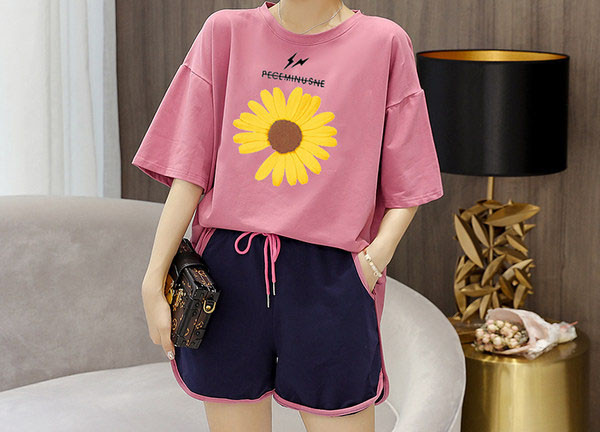 Sieviešu komplekts no divām daļām ar aplikāciju